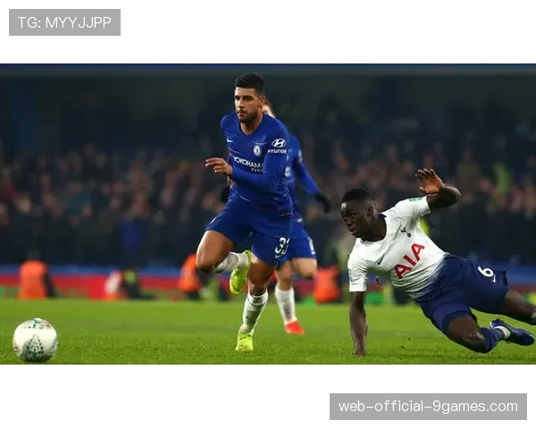 战术板:阿隆索的勒沃库森如何通过边后卫内收破解密集防守